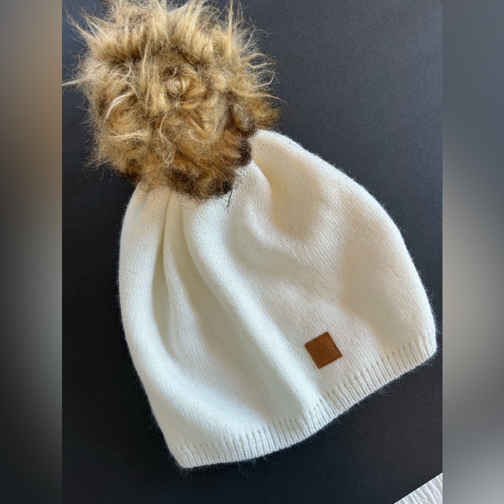 Kids Off-white cream Beanie hat faux fur Pom Pom - Picture 6 of 6